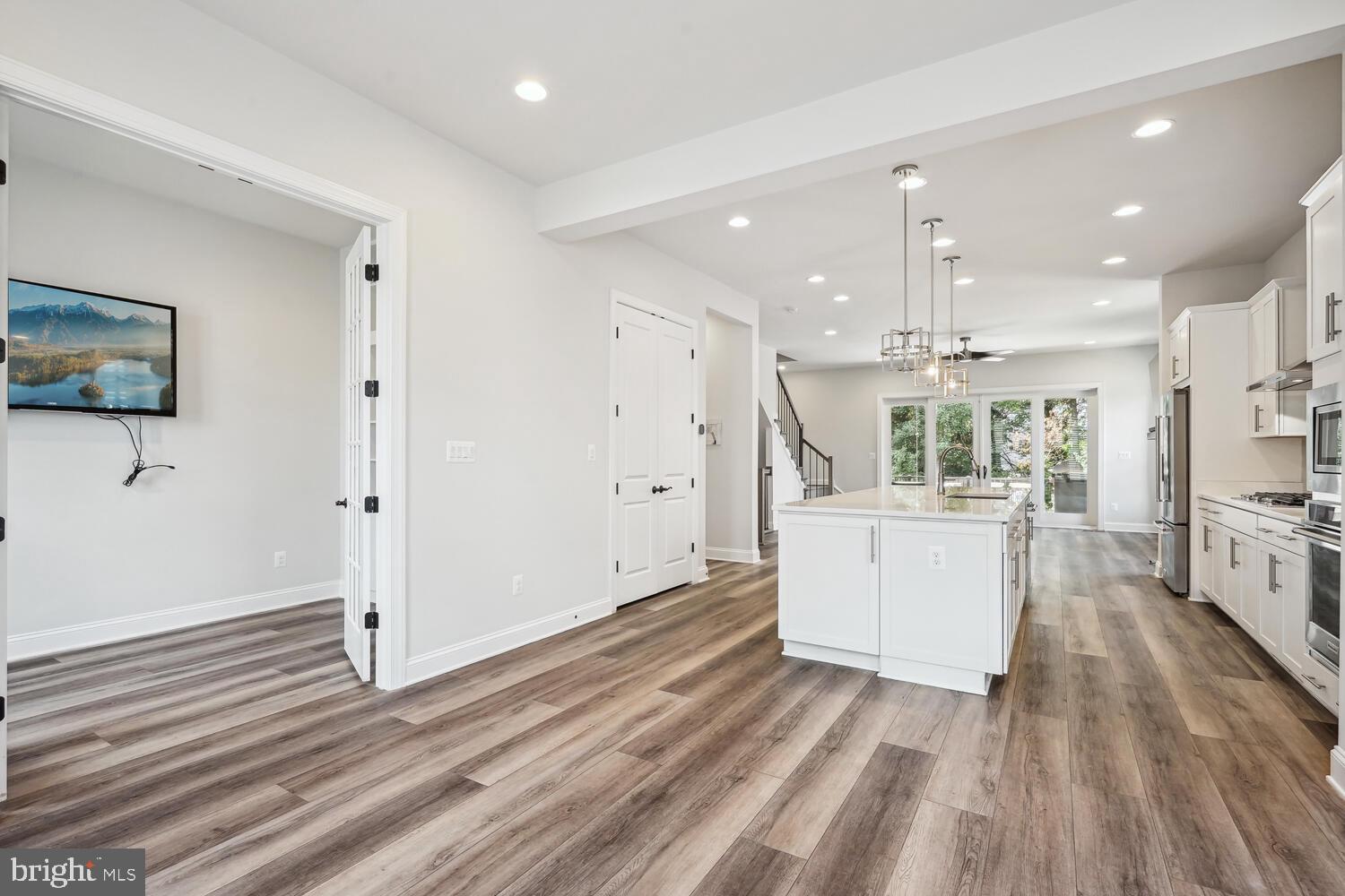 WEST OAKS CORNER - Residential