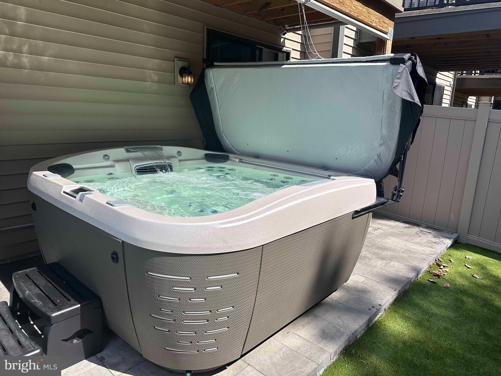 WEST OAKS CORNER - Residential