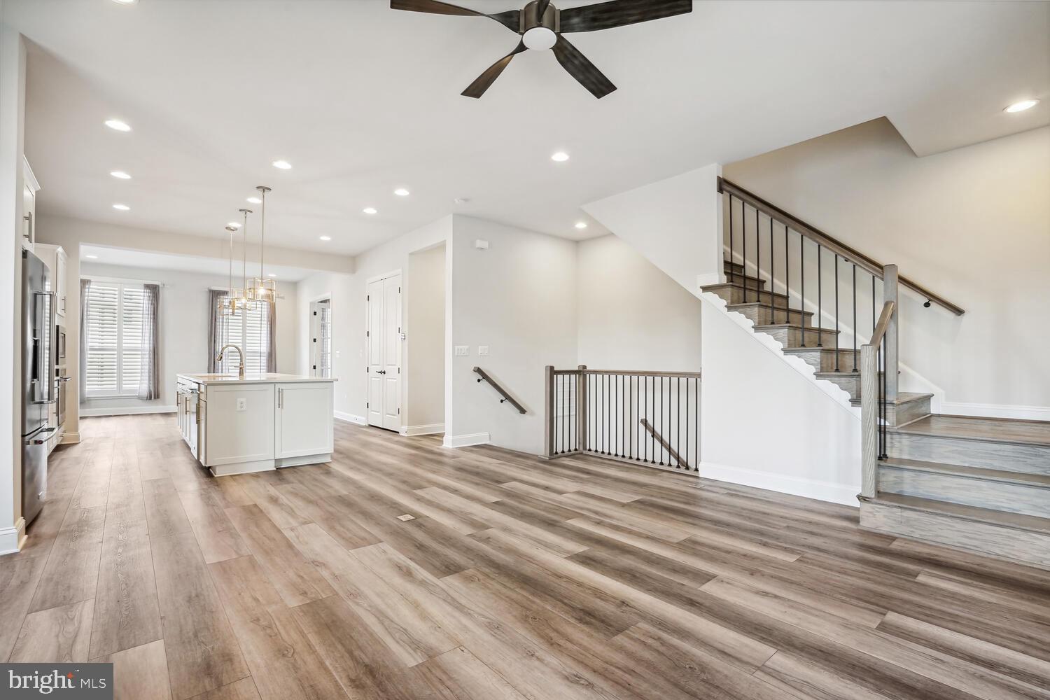 WEST OAKS CORNER - Residential