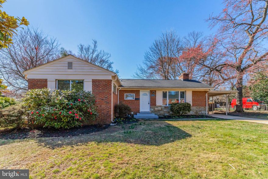 Beautifully renovated 3-bedroom 2 bath home in Alexandria with hardwood floors throughout. Updated kitchen with new stainless-steel appliances. Master bedroom features private bath. Easy access to shopping, restaurants, I-95, I-495 and Rt 1. Minutes to Huntington Metro, Pentagon & Fort Belvoir. HVAC & Furnace replaced in 2022! Water Heater Replaced in 2022!