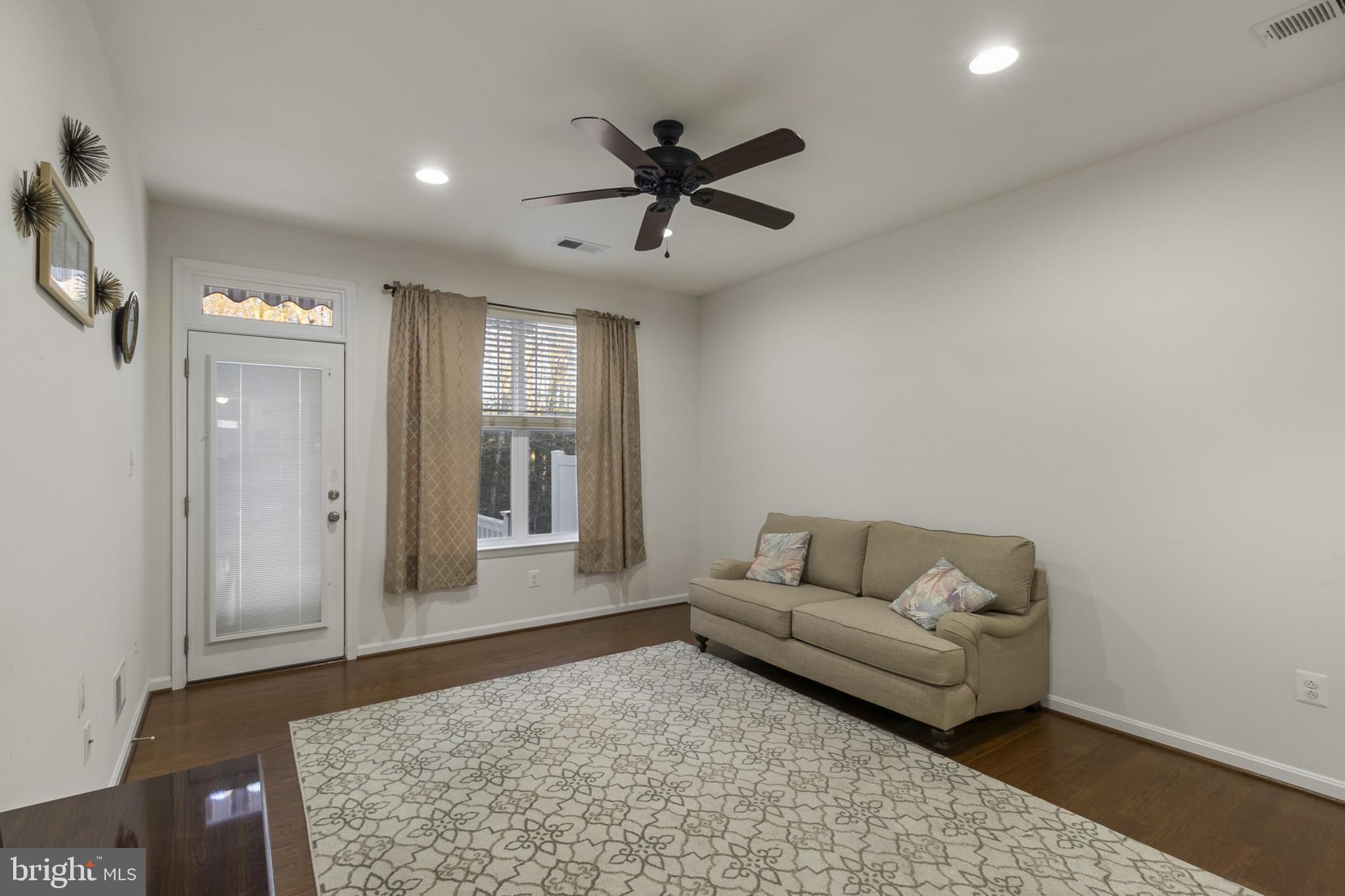 LONGACRE VILLAGE - Residential