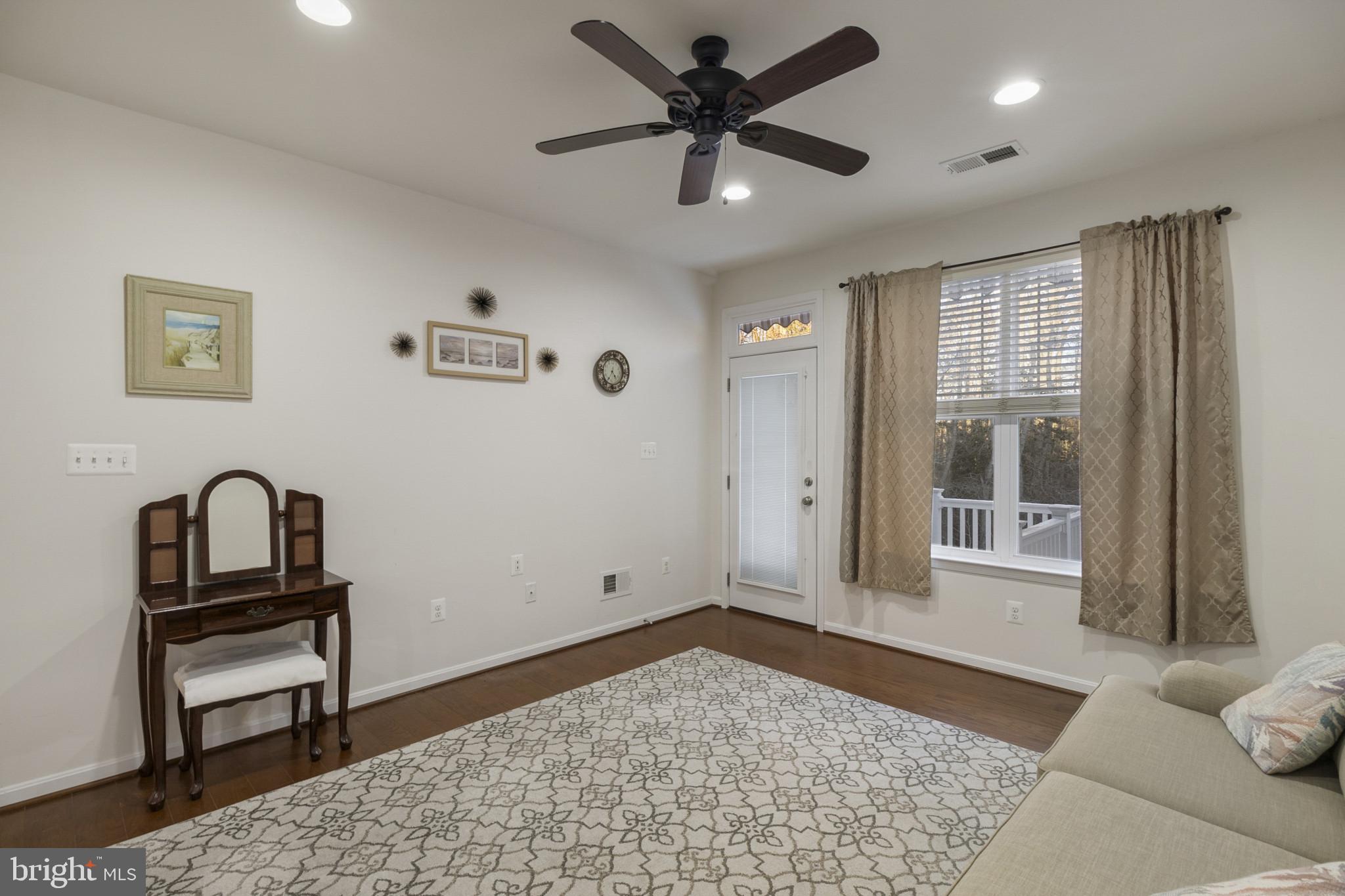 LONGACRE VILLAGE - Residential