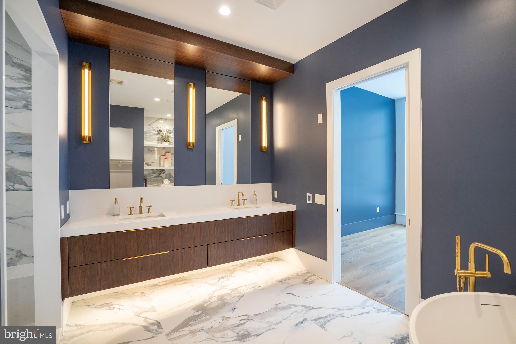 101 NORTH QUEEN - Residential