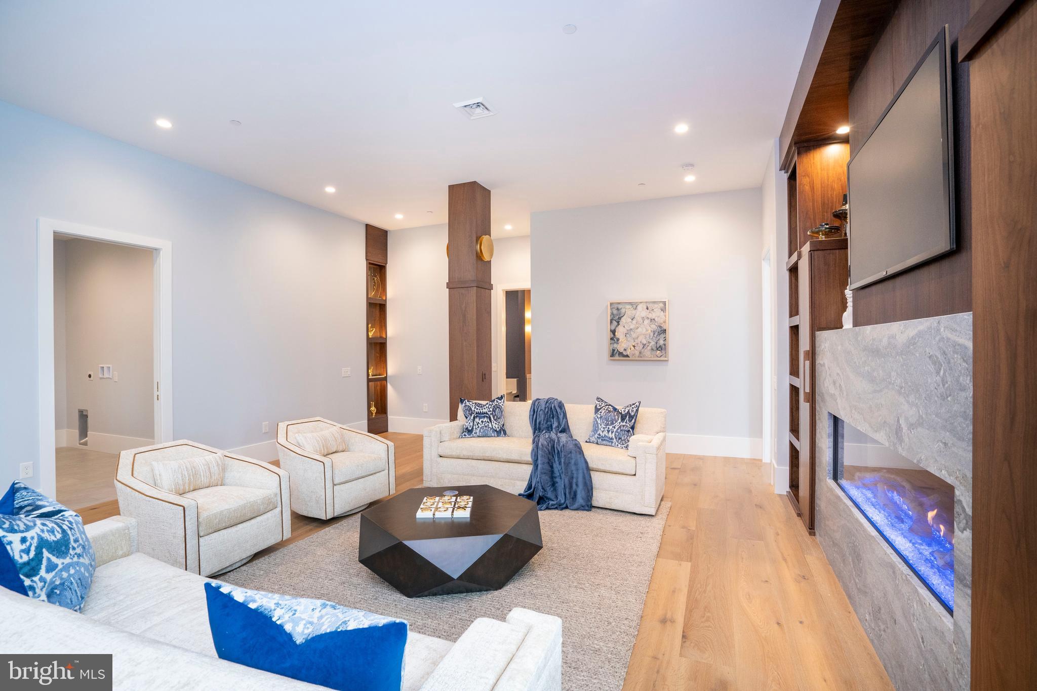 101 NORTH QUEEN - Residential