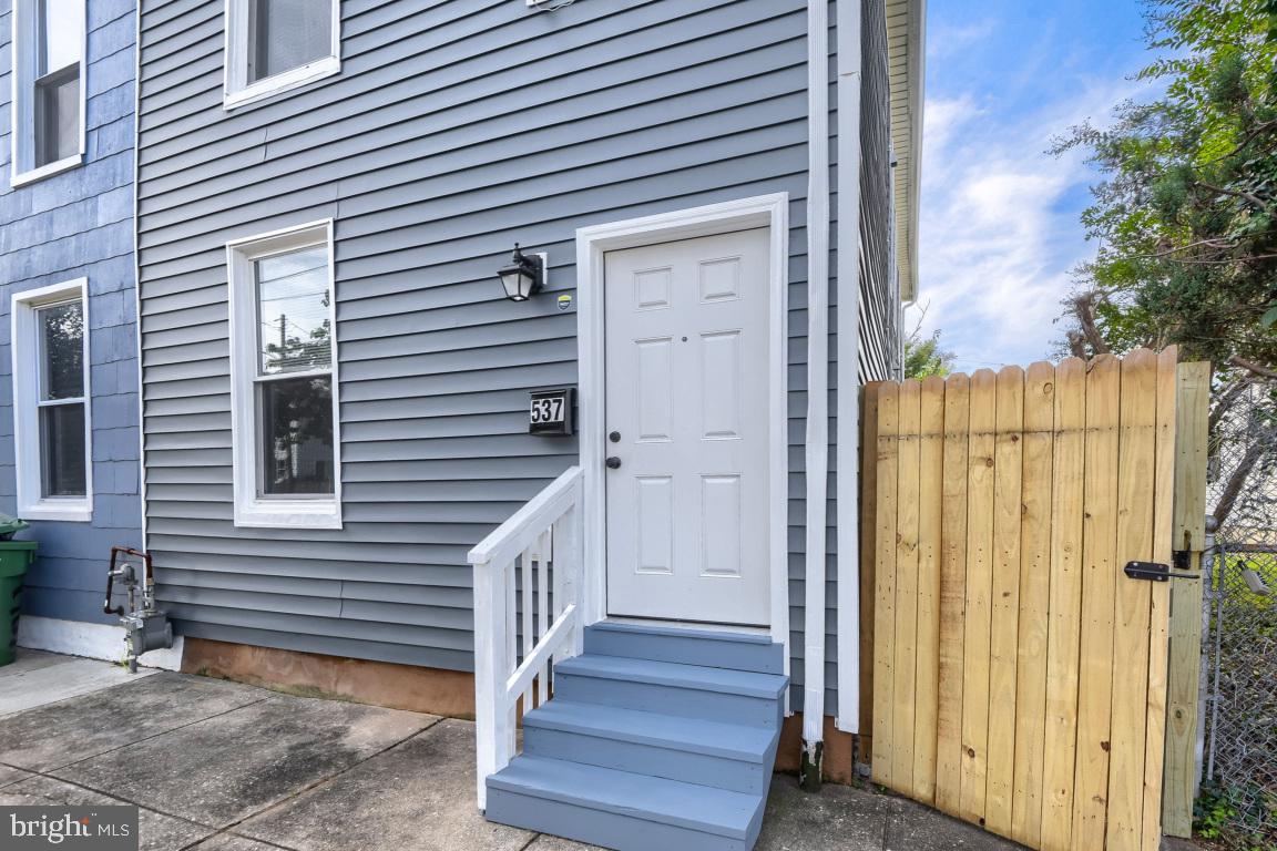 537 E PONTIAC AVENUE