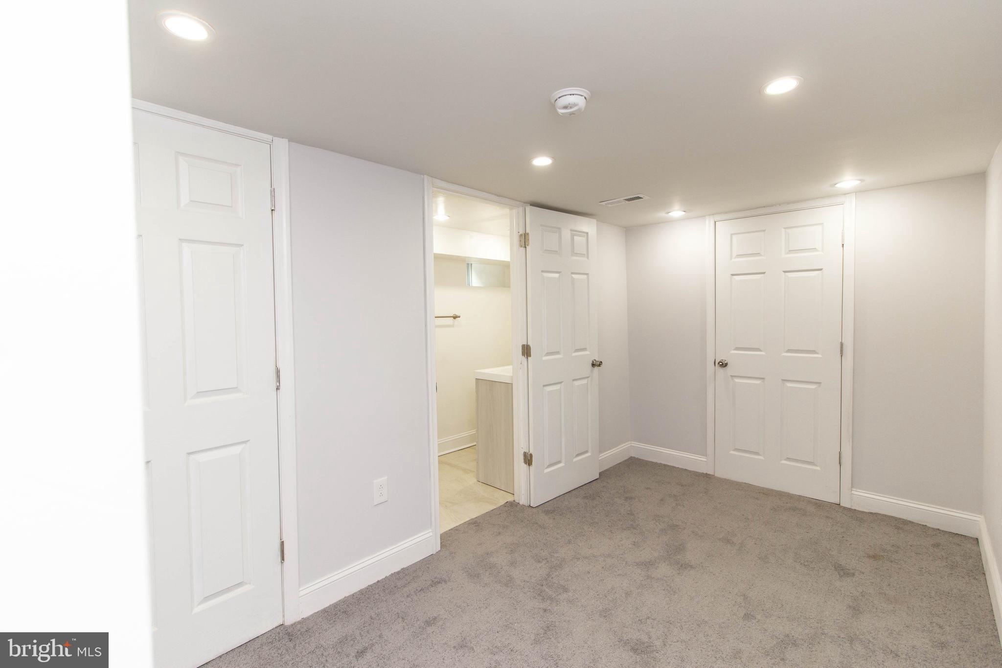 WALNUT HILL - Residential