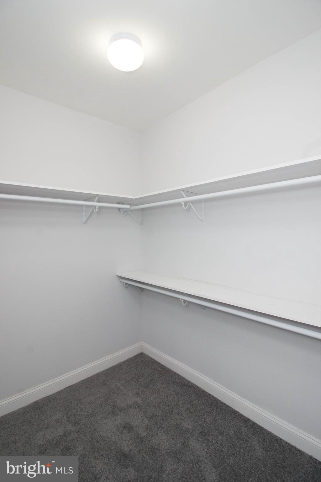 WALNUT HILL - Residential