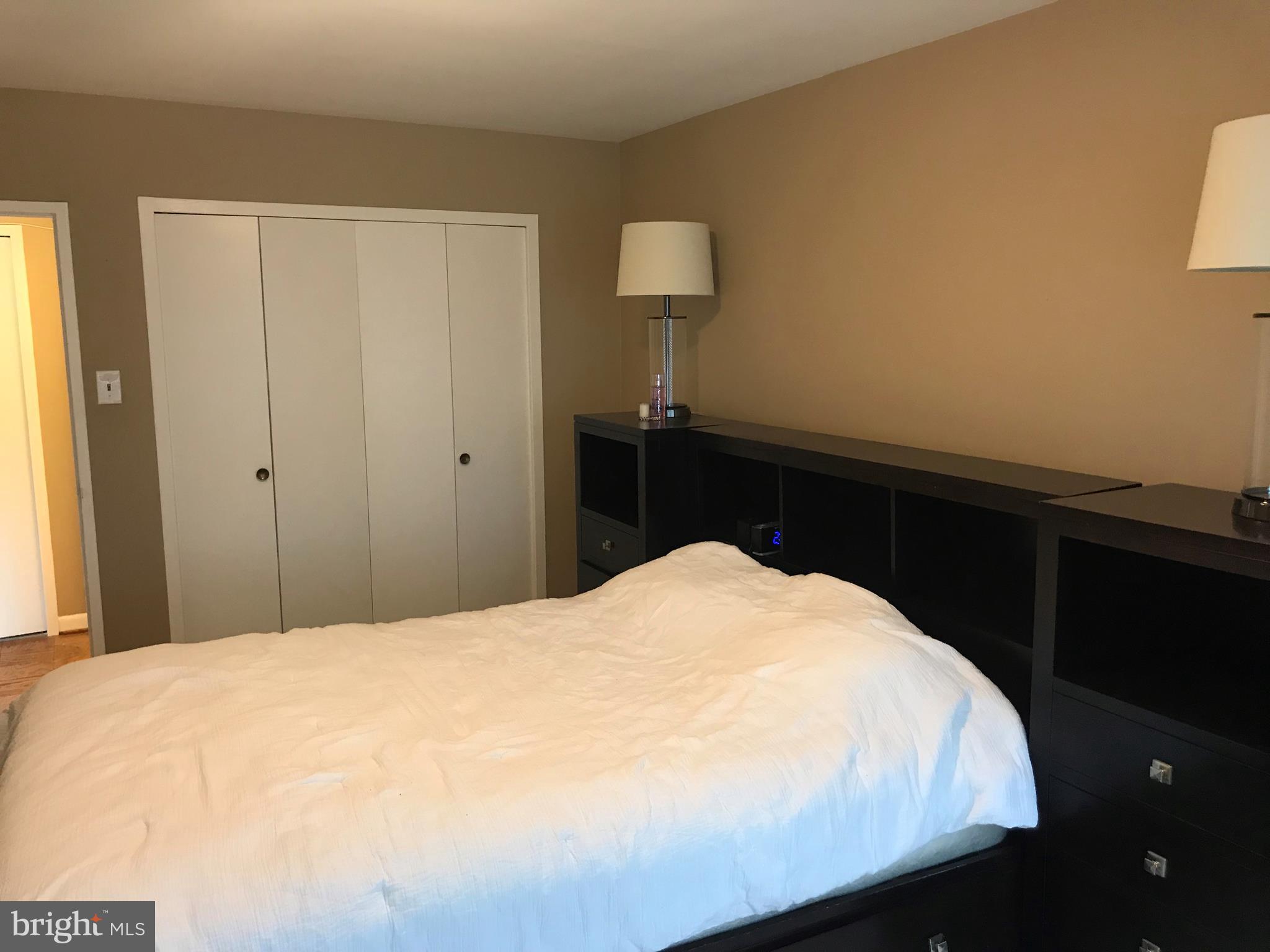 RIVER TOWERS - Residential Lease