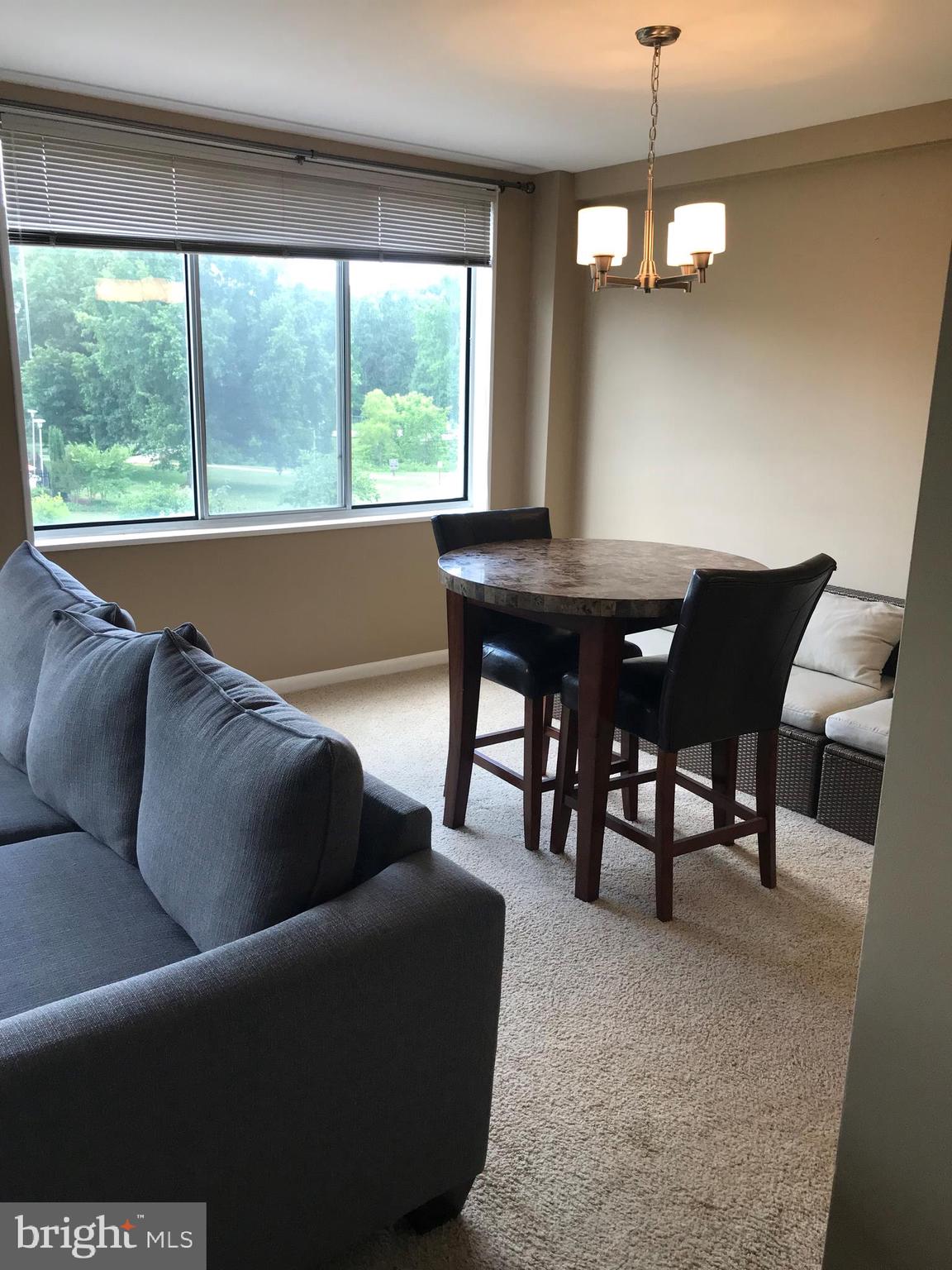 RIVER TOWERS - Residential Lease