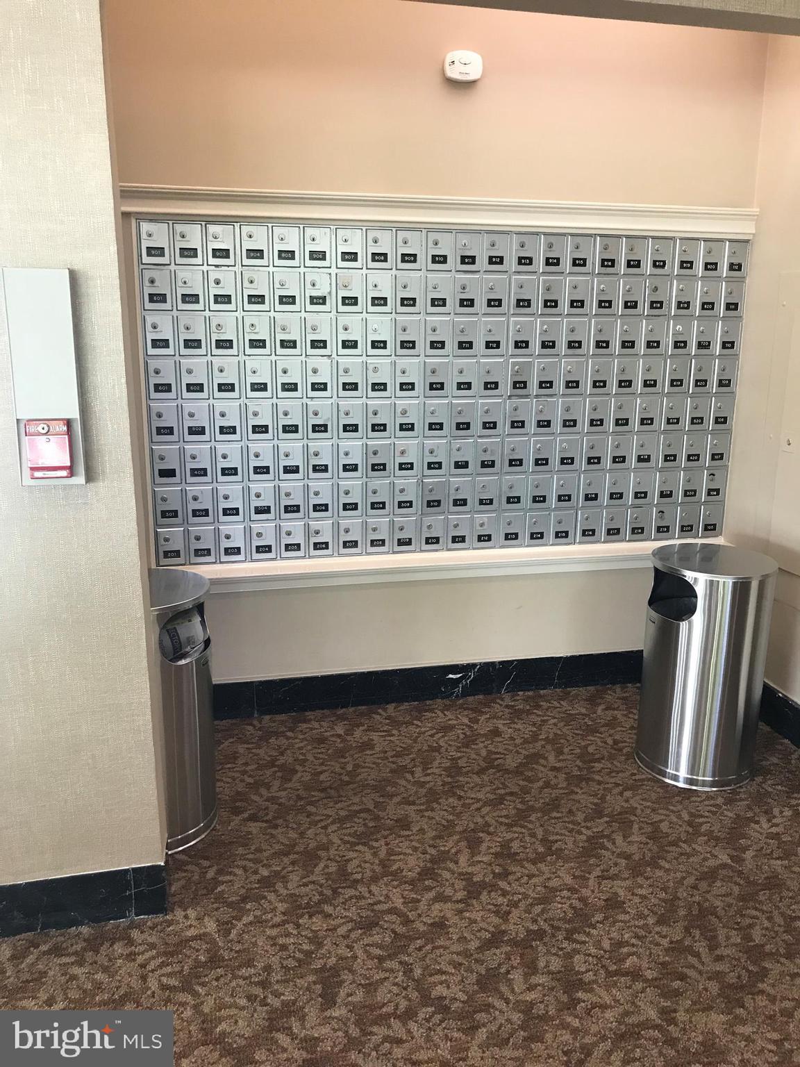 RIVER TOWERS - Residential Lease