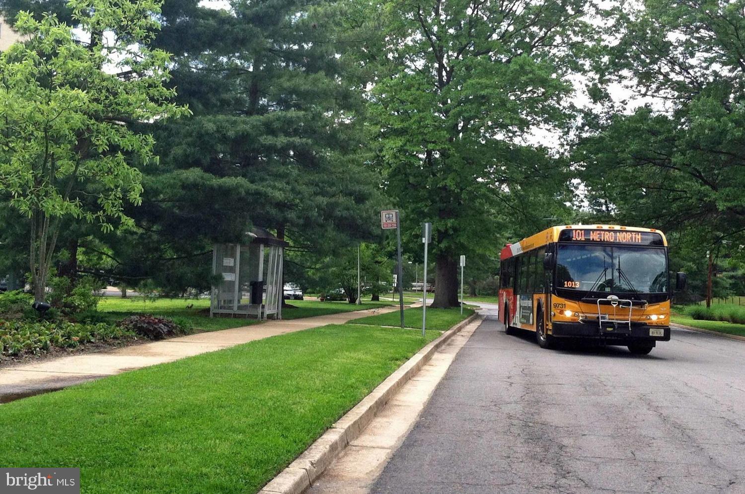 RIVER TOWERS - Residential Lease