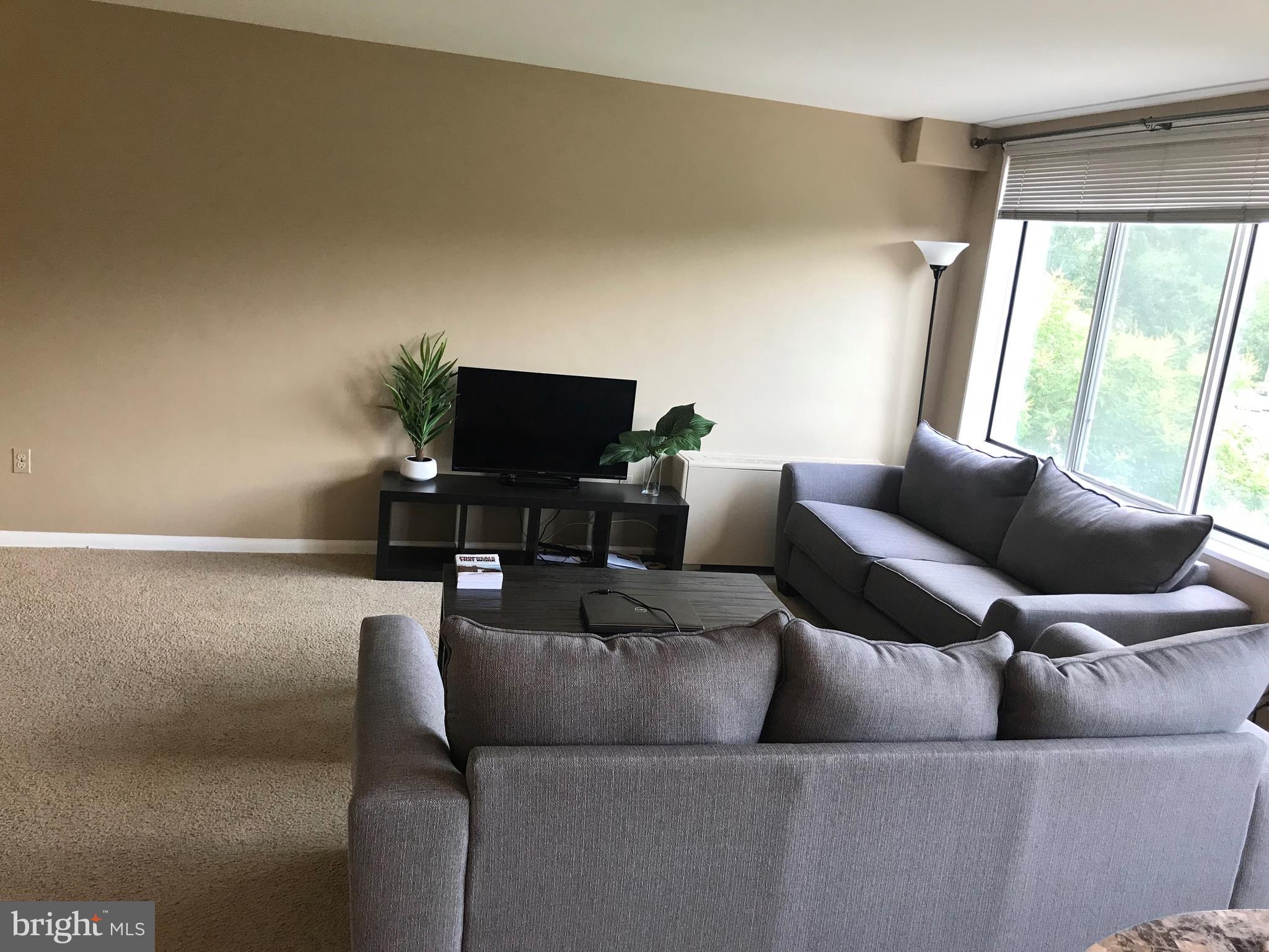 RIVER TOWERS - Residential Lease