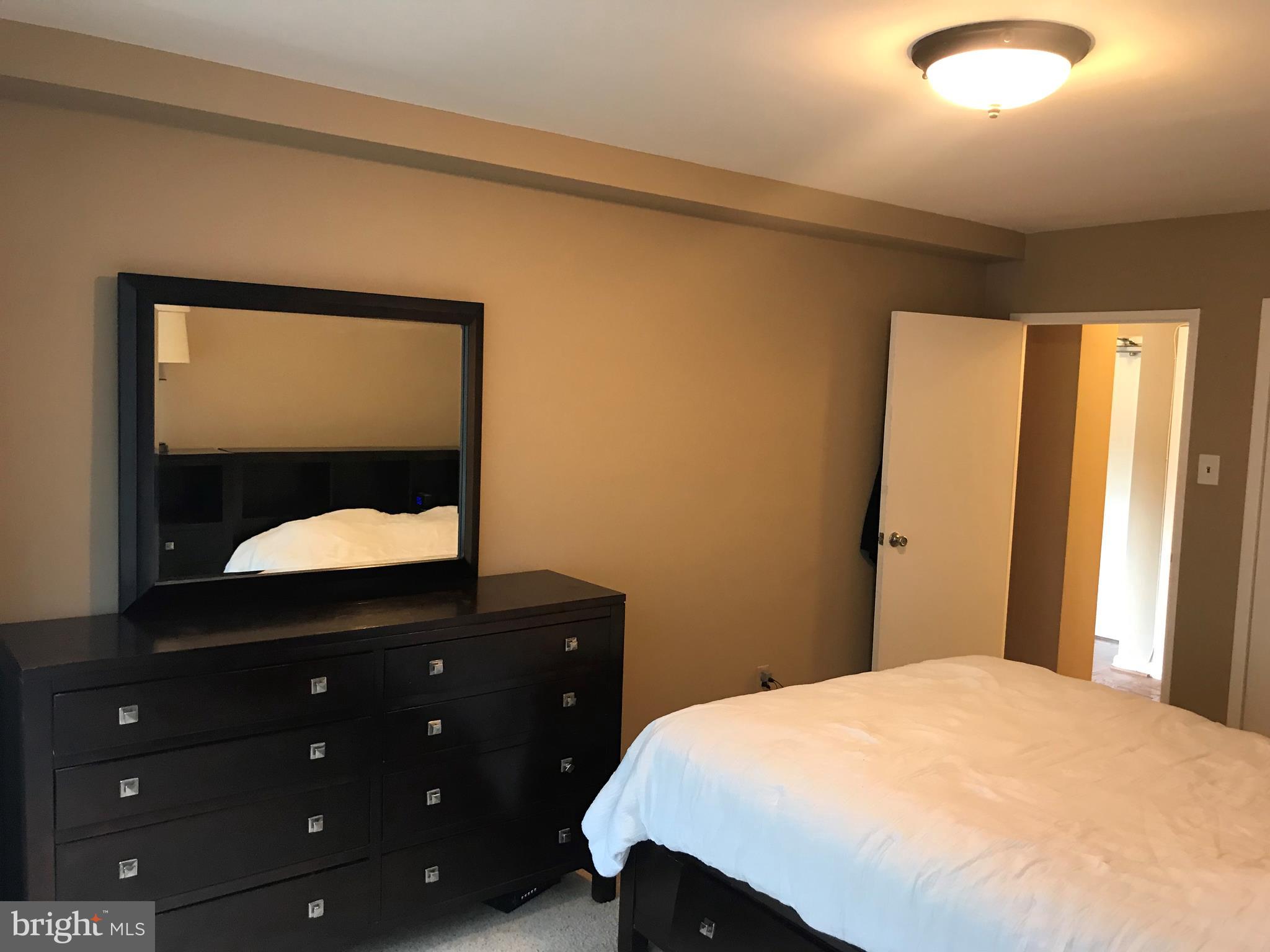 RIVER TOWERS - Residential Lease