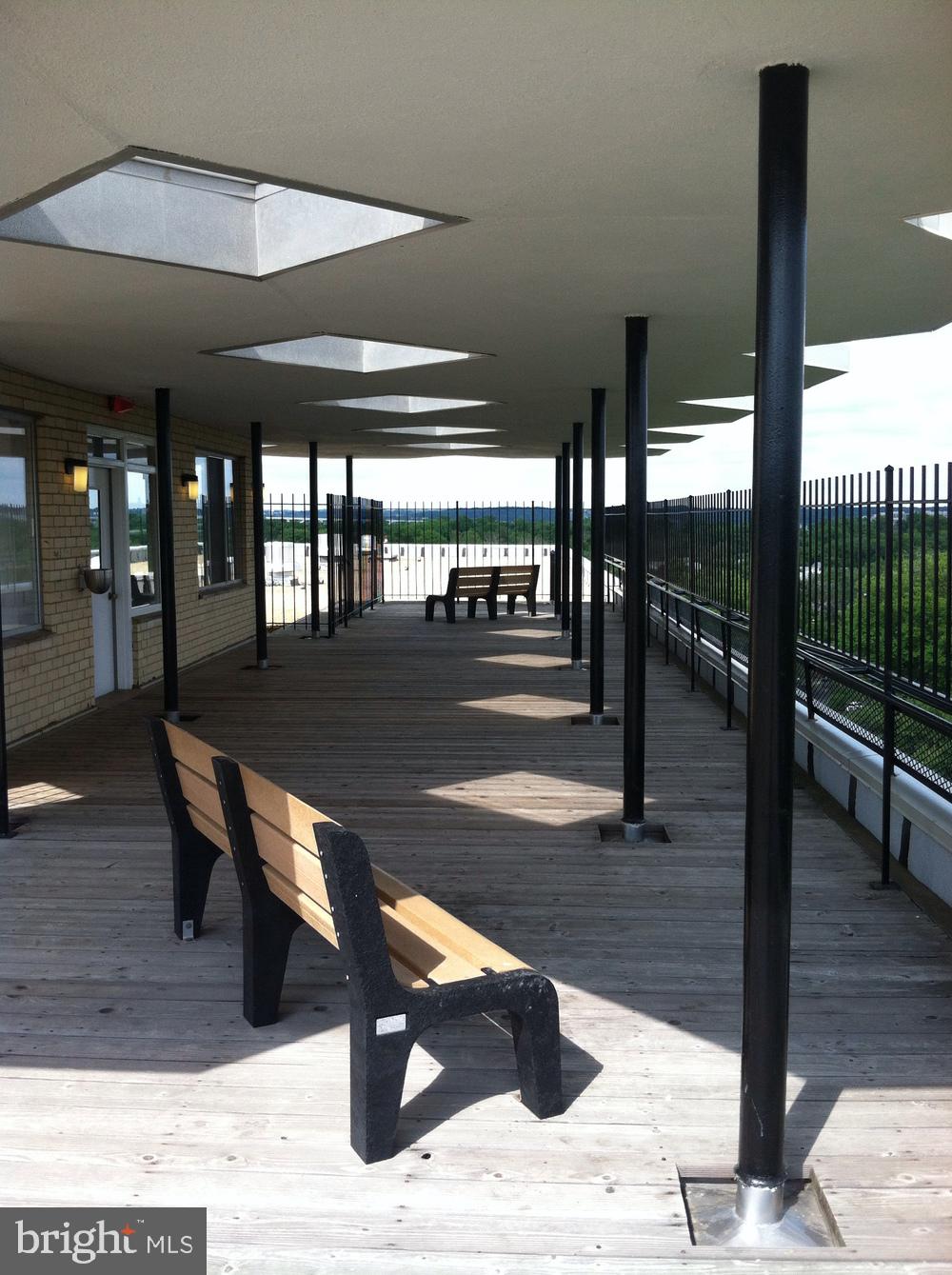 RIVER TOWERS - Residential Lease