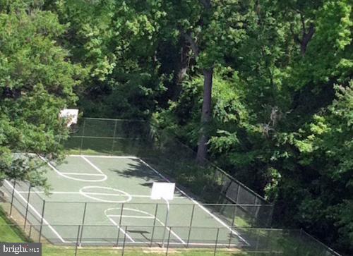 RIVER TOWERS - Residential Lease