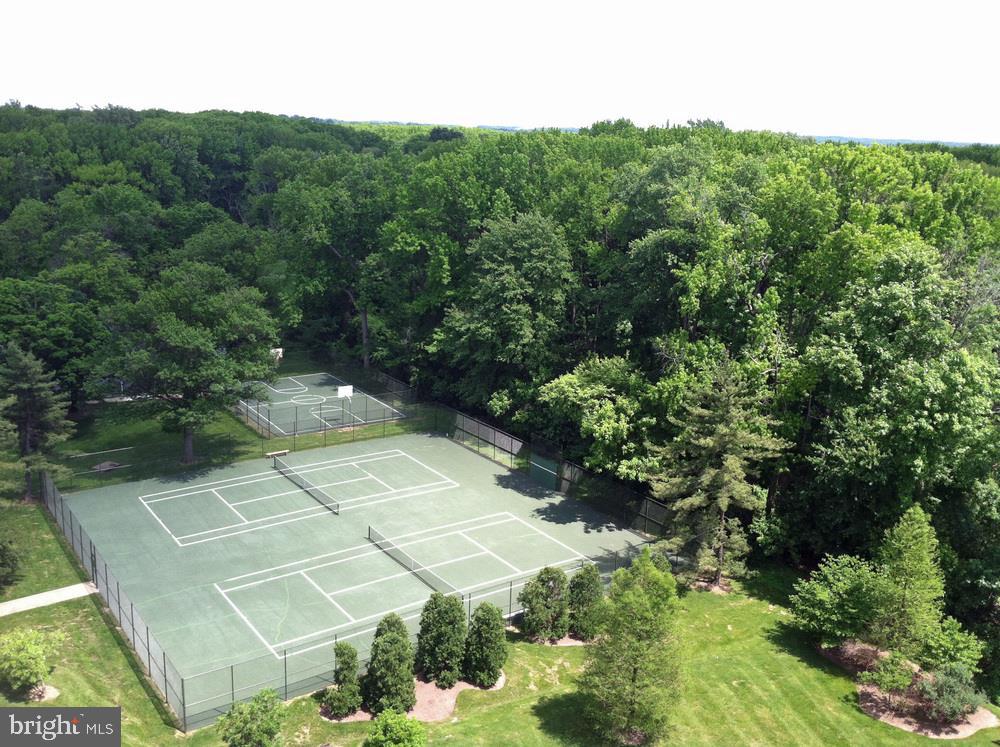 RIVER TOWERS - Residential Lease