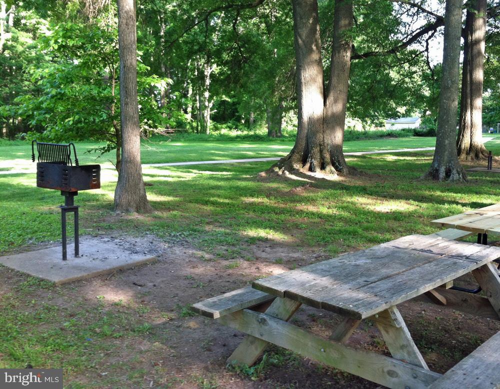 RIVER TOWERS - Residential Lease