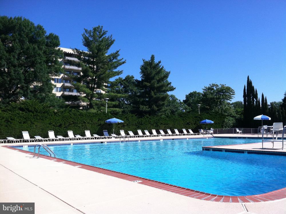 RIVER TOWERS - Residential Lease