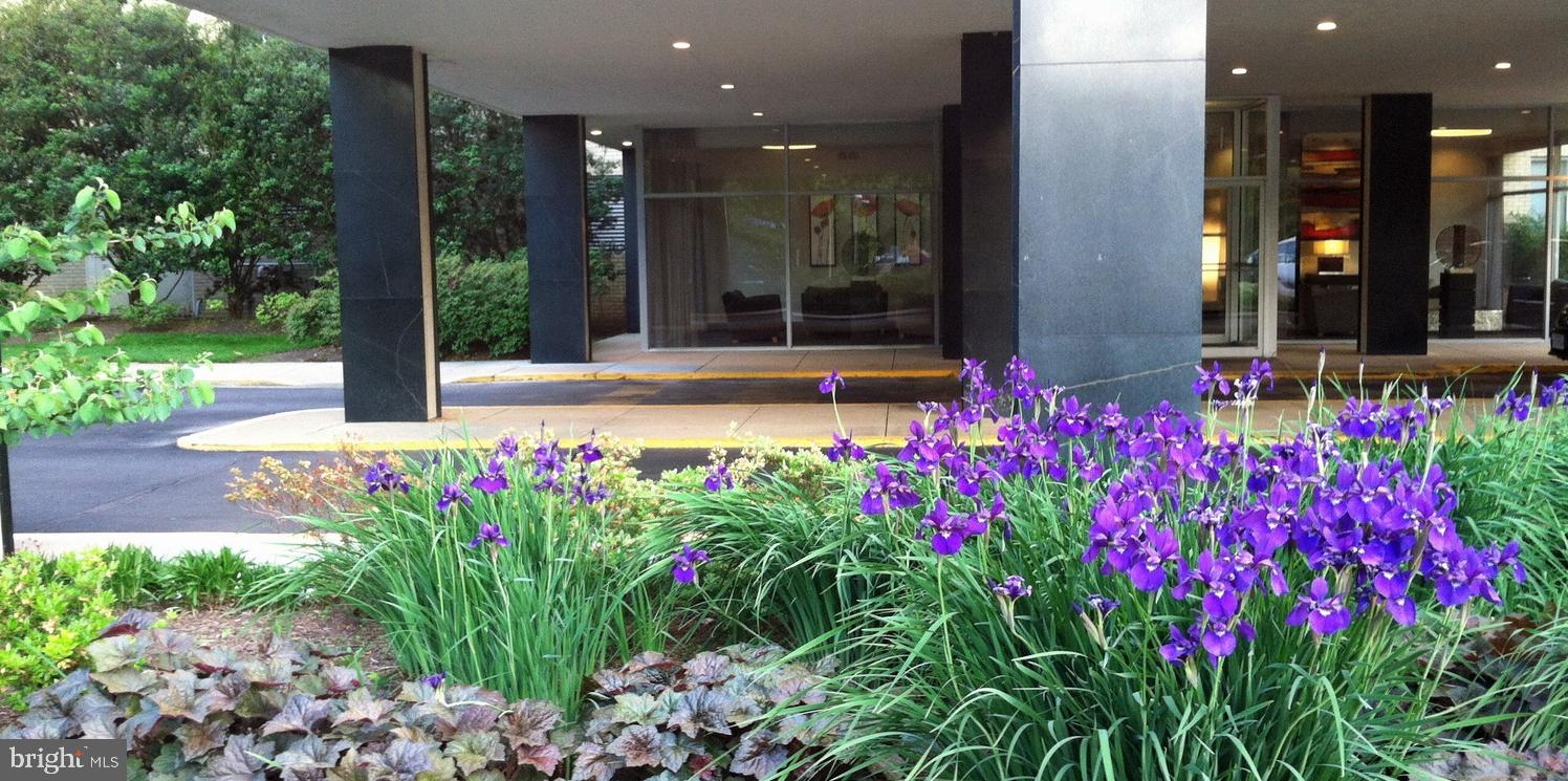 RIVER TOWERS - Residential Lease