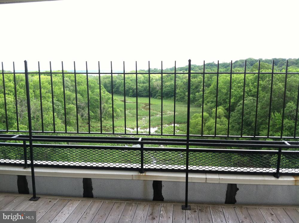 RIVER TOWERS - Residential Lease