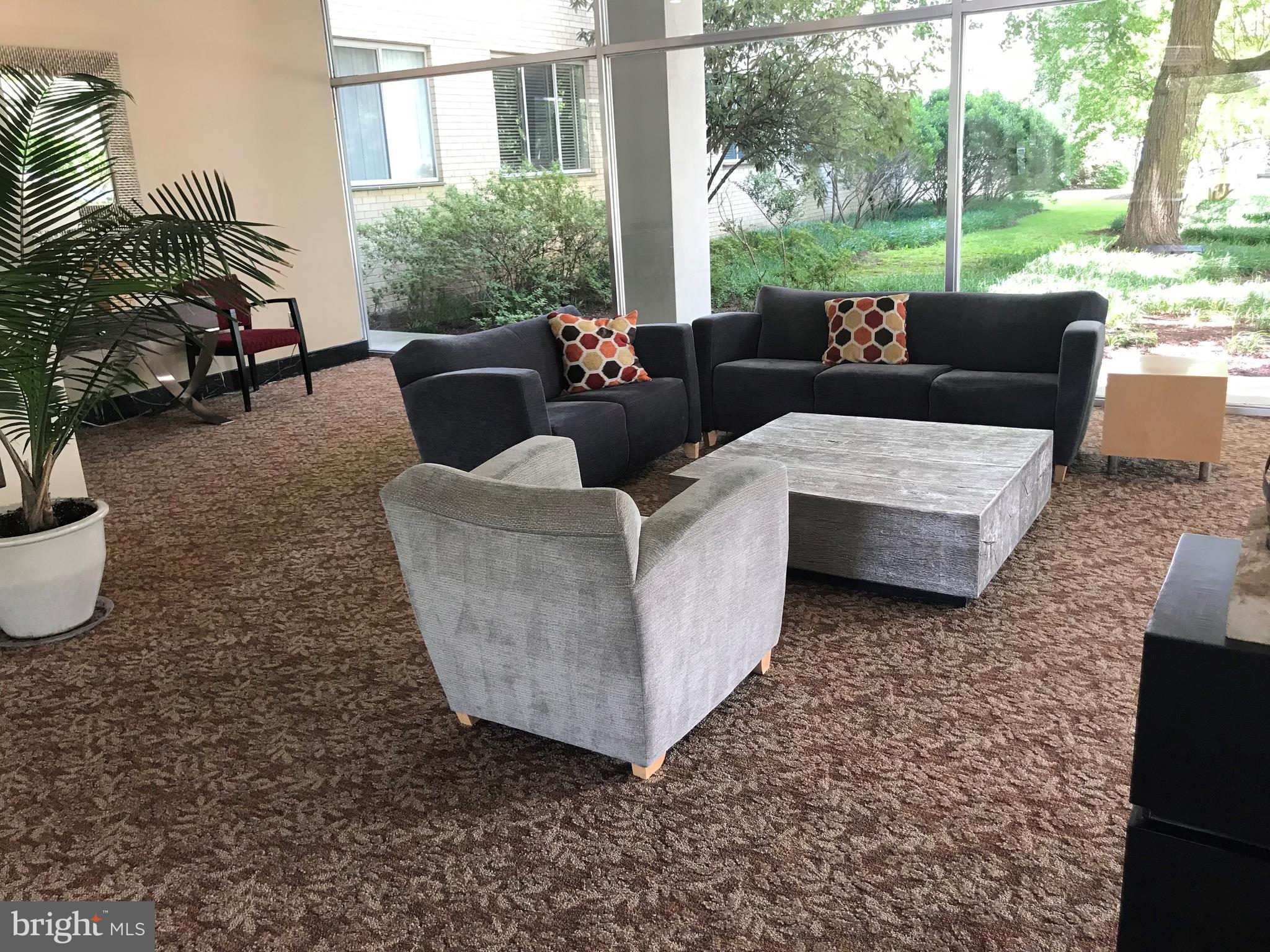 RIVER TOWERS - Residential Lease