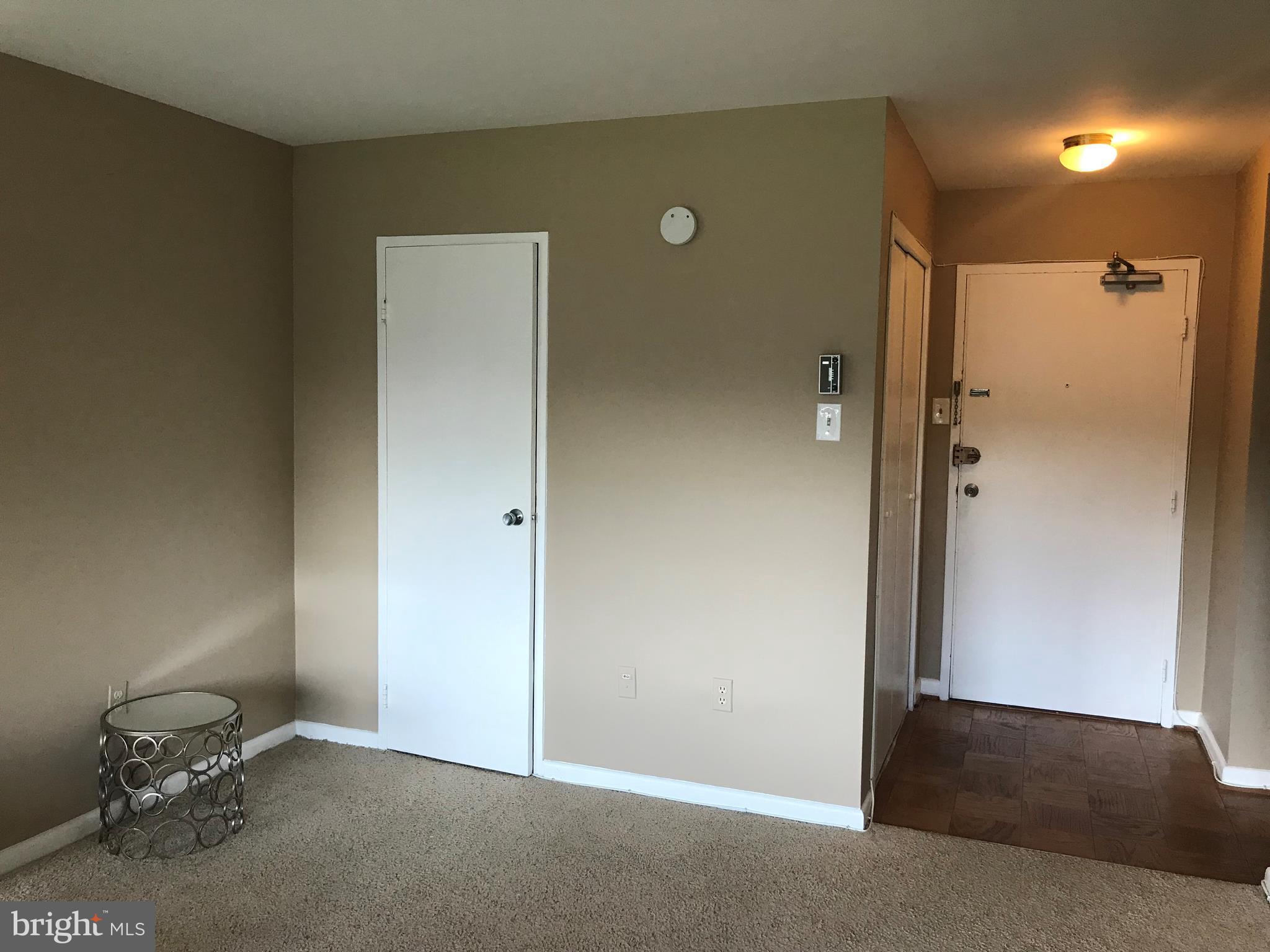 RIVER TOWERS - Residential Lease