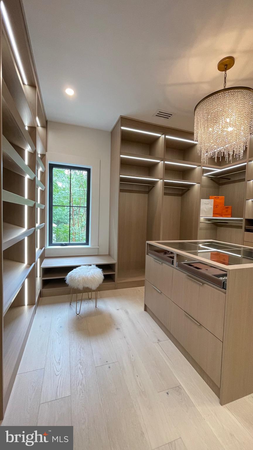 CHESTERBROOK WOODS - Residential