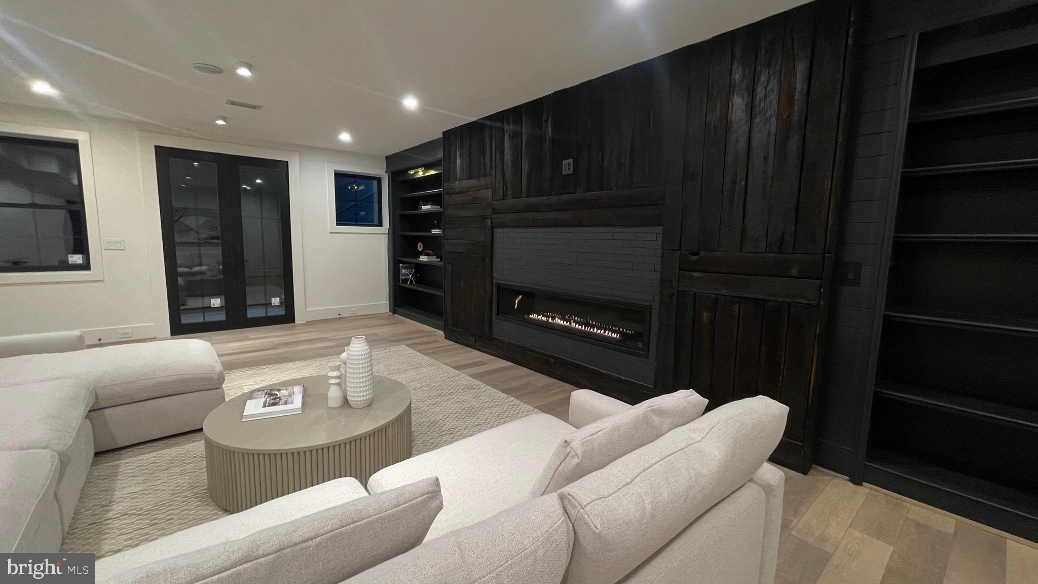 CHESTERBROOK WOODS - Residential