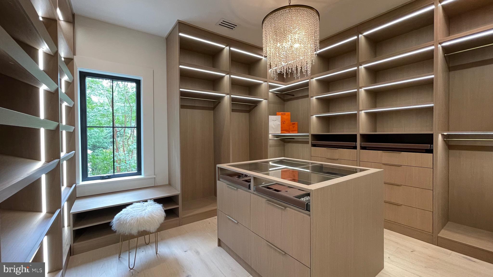 CHESTERBROOK WOODS - Residential