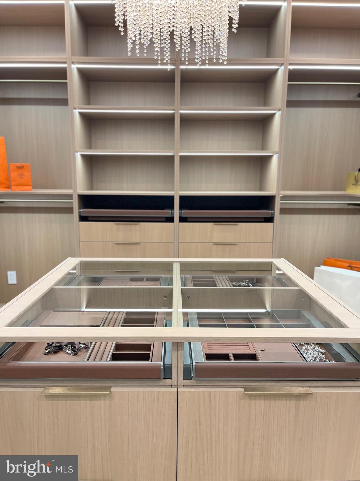 CHESTERBROOK WOODS - Residential