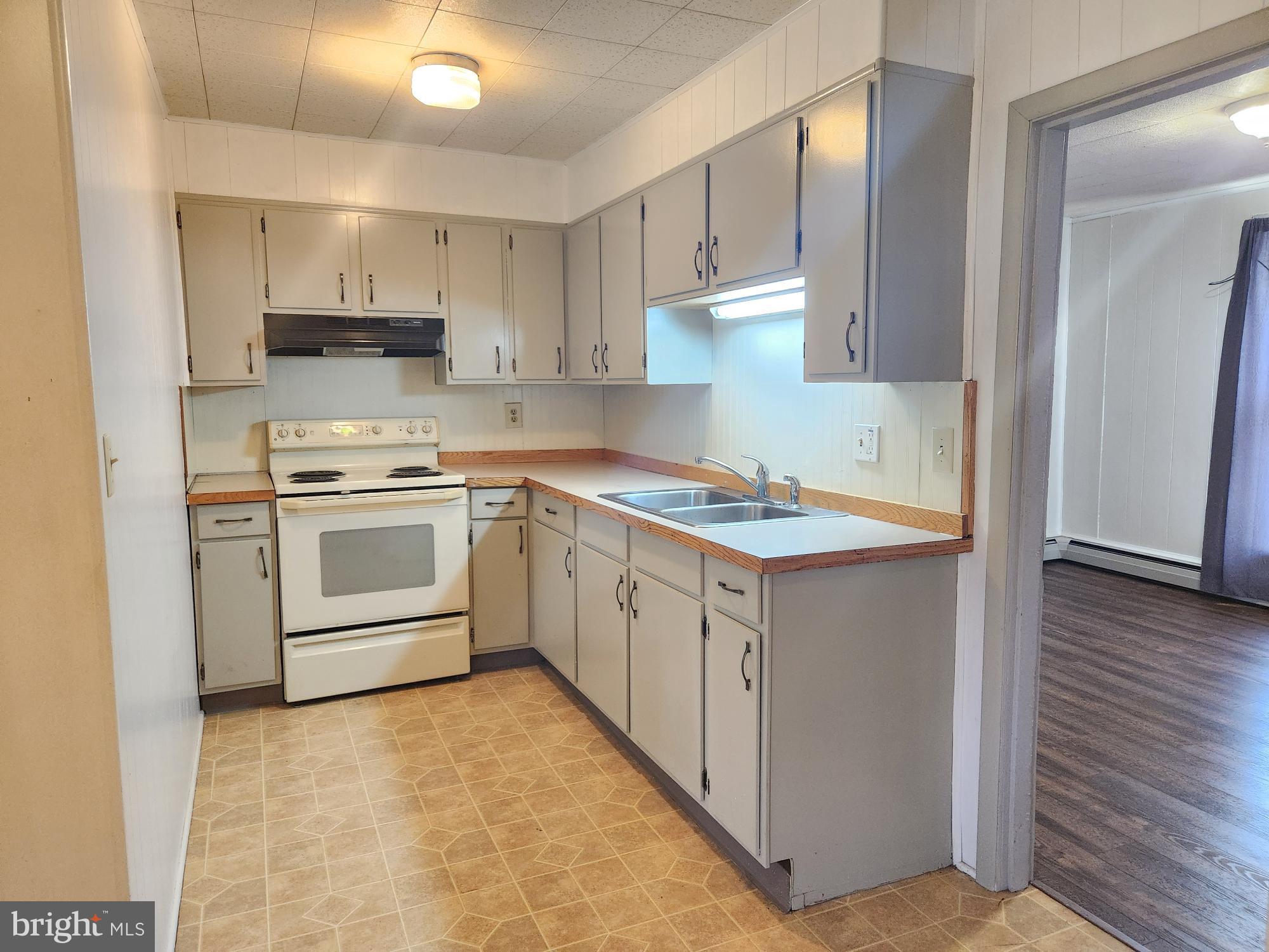 NEWPORT - Residential Lease