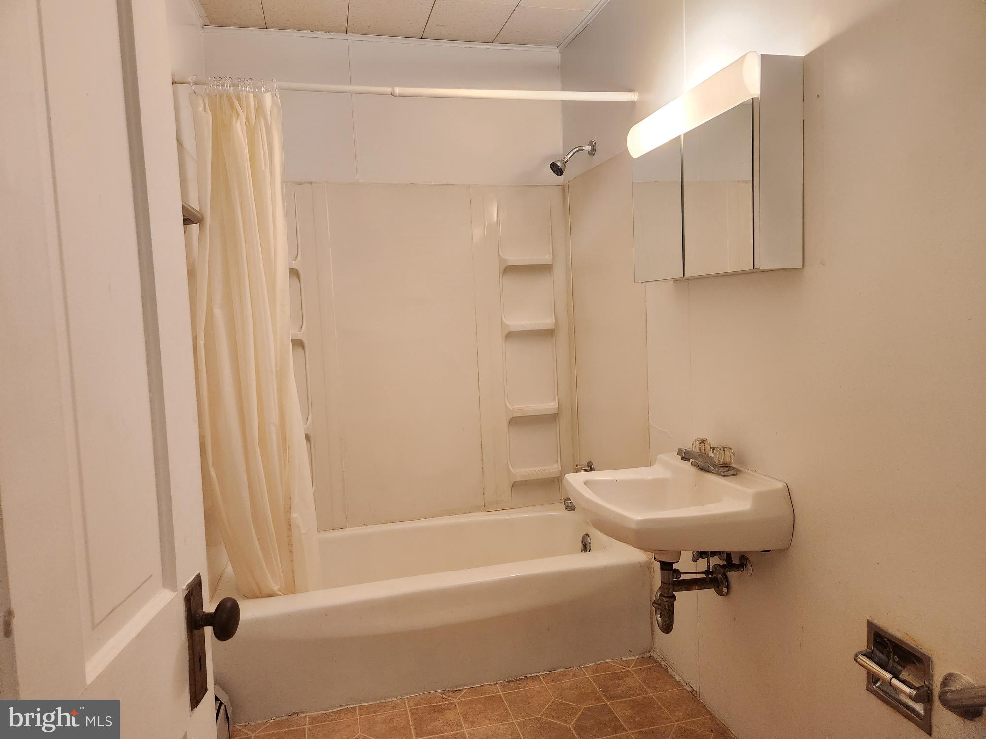 NEWPORT - Residential Lease