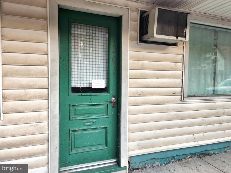 Easy commute to HBG.  Sweet 1 bedroom 2nd floor apartment located in the boro of Newport.  Laundry hook-ups for your washer/dryer.  Water, sewer and HEAT INCLUDED in rent.  You pay electric.  On-line application required.  No pets. Call for all details.
