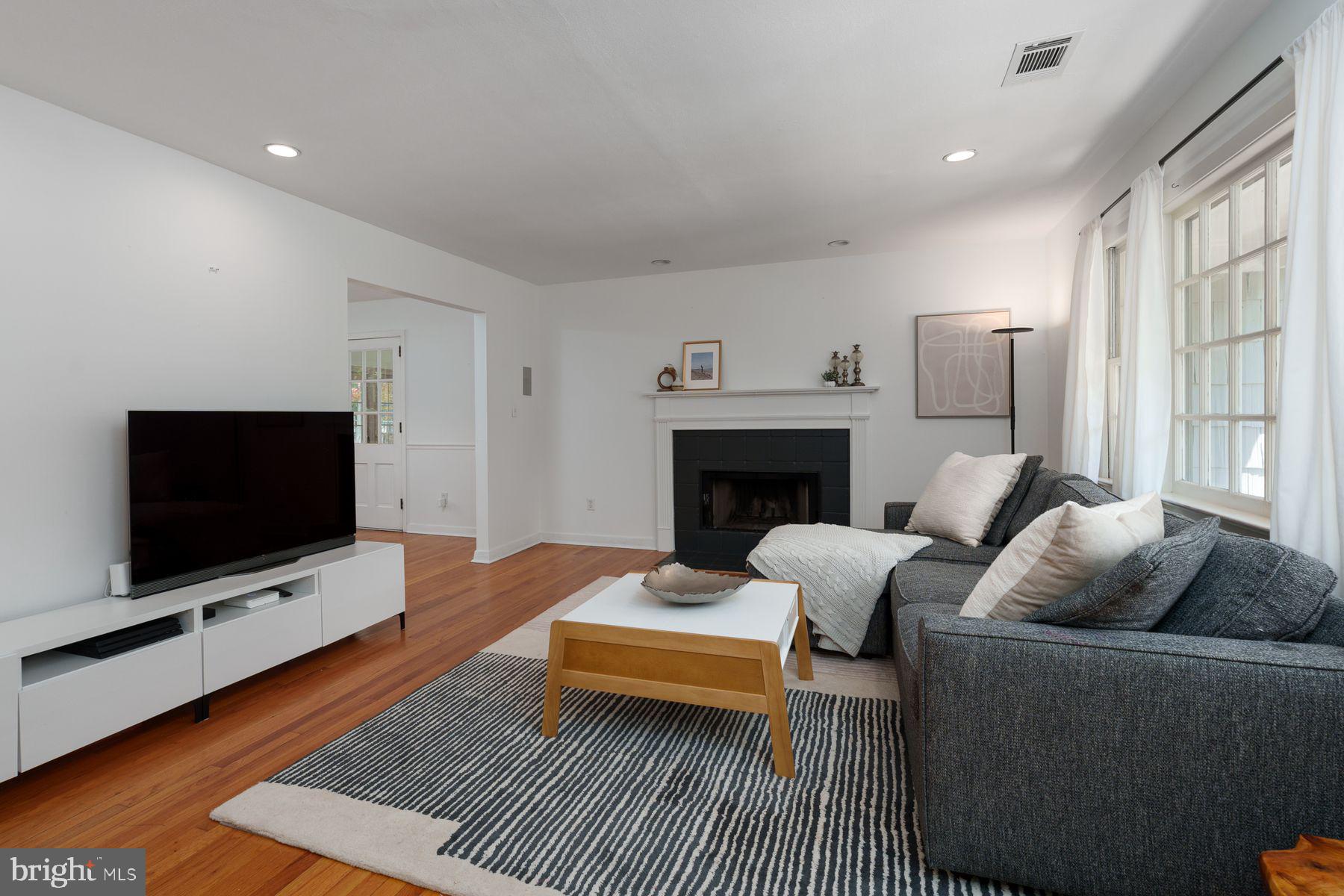 4 MANOR AVENUE