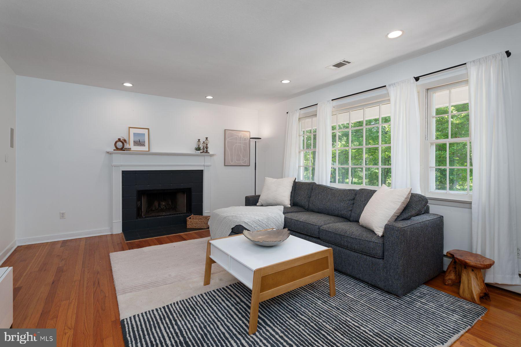 4 MANOR AVENUE