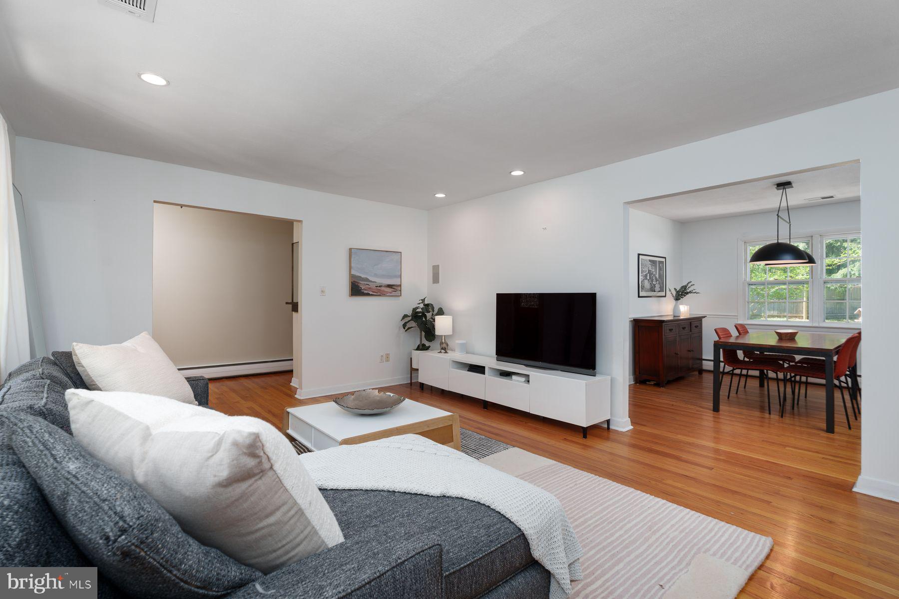 4 MANOR AVENUE