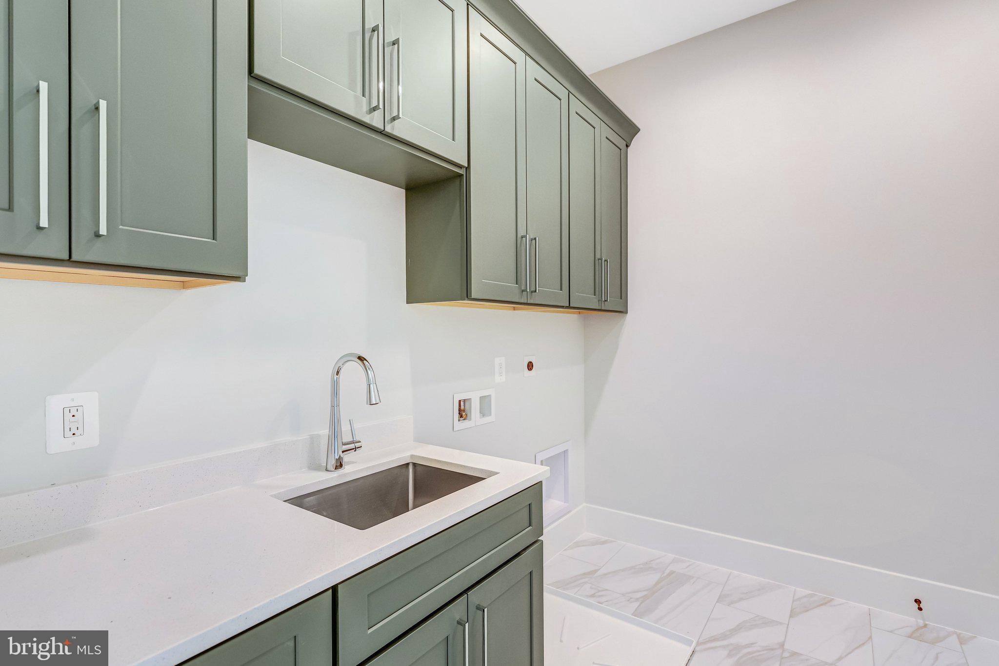 FAIRFAX VILLA - Residential