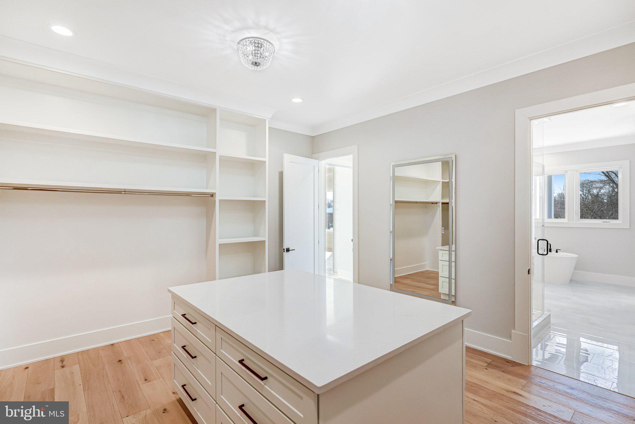 FAIRFAX VILLA - Residential