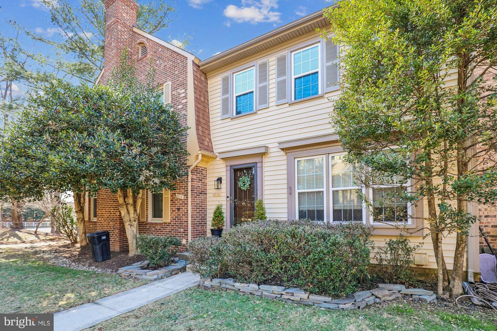 Photo of 2715 Shawn Leigh Drive, VIENNA, VA 22181 (MLS # VAFX2289584)