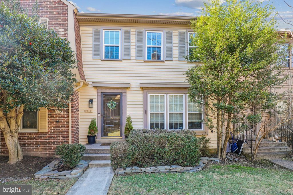 Photo of 2715 Shawn Leigh Drive, VIENNA, VA 22181 (MLS # VAFX2289584)