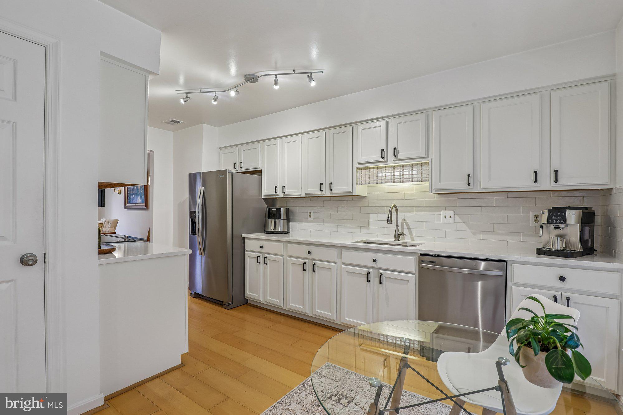 COUNTRY CREEK - Residential