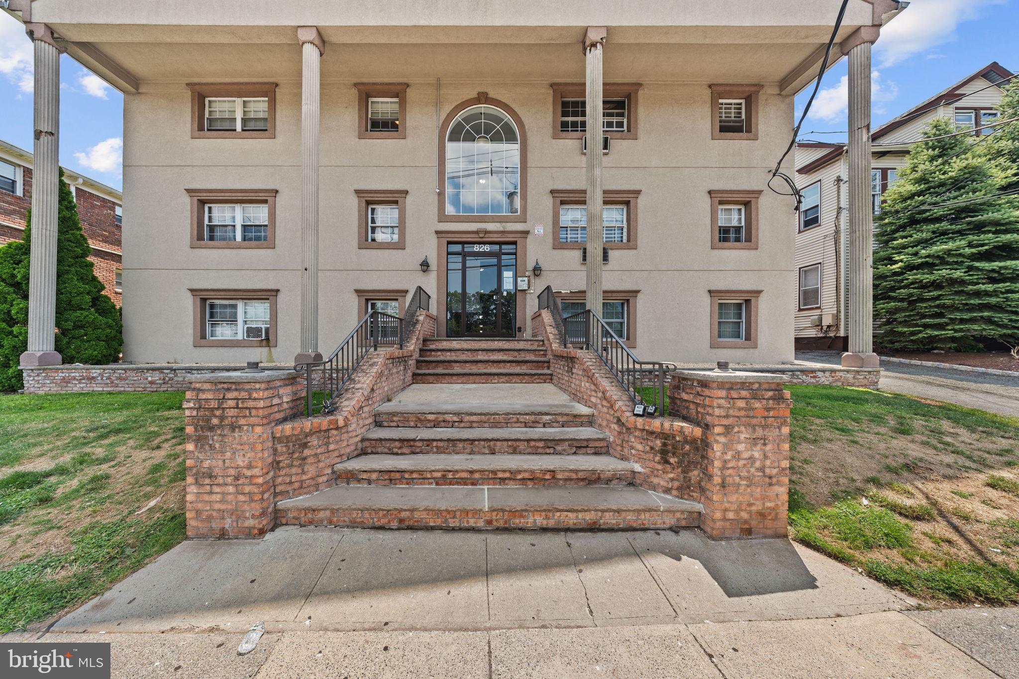 816 W GRAND STREET 826 3A