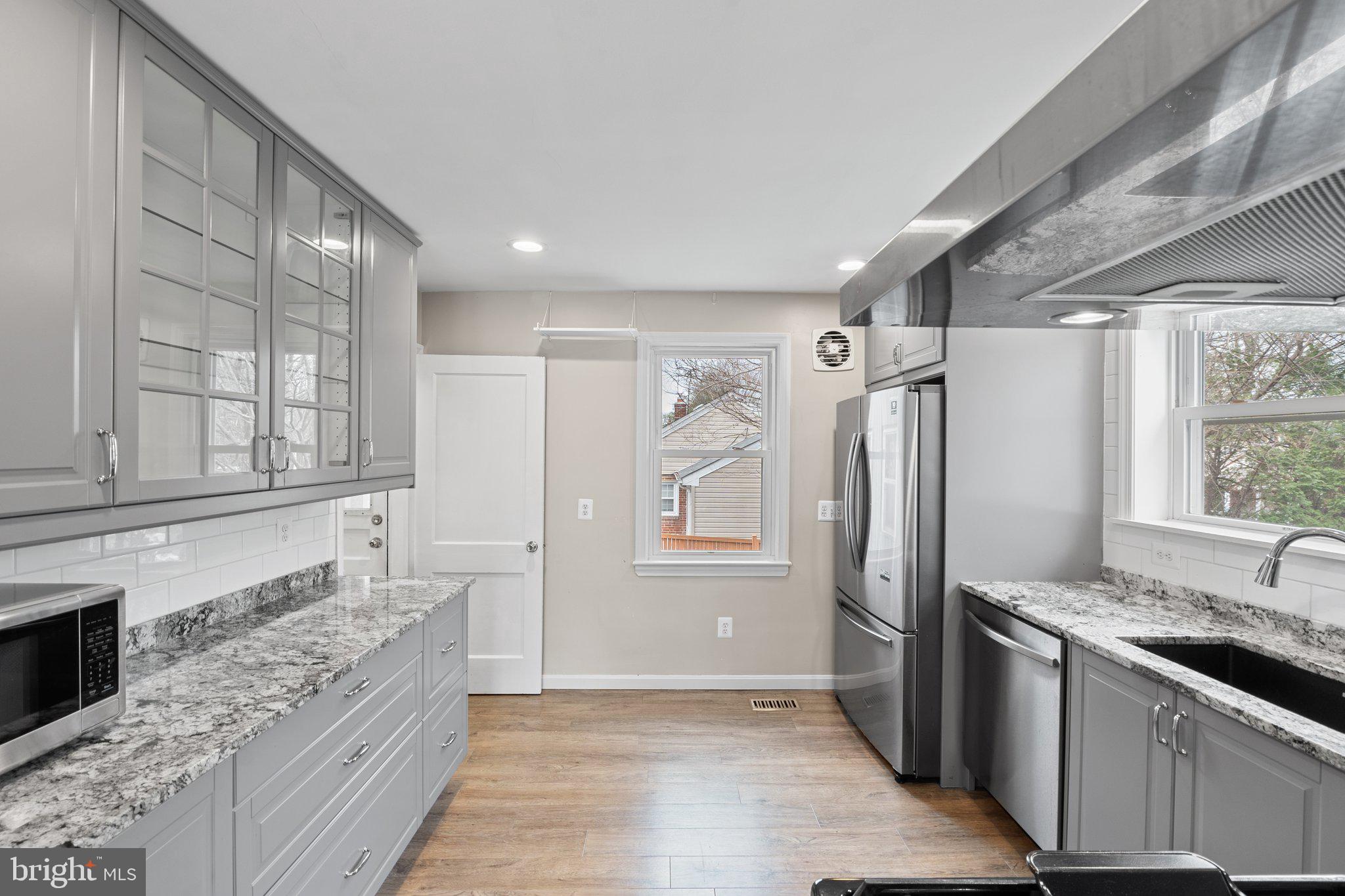 WHEATON  HILLS - Residential