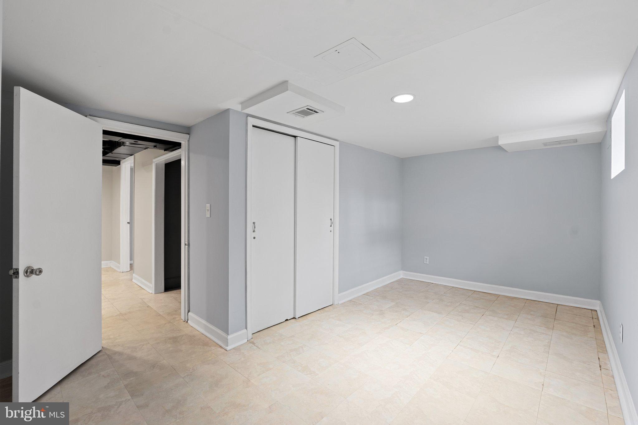 WHEATON  HILLS - Residential