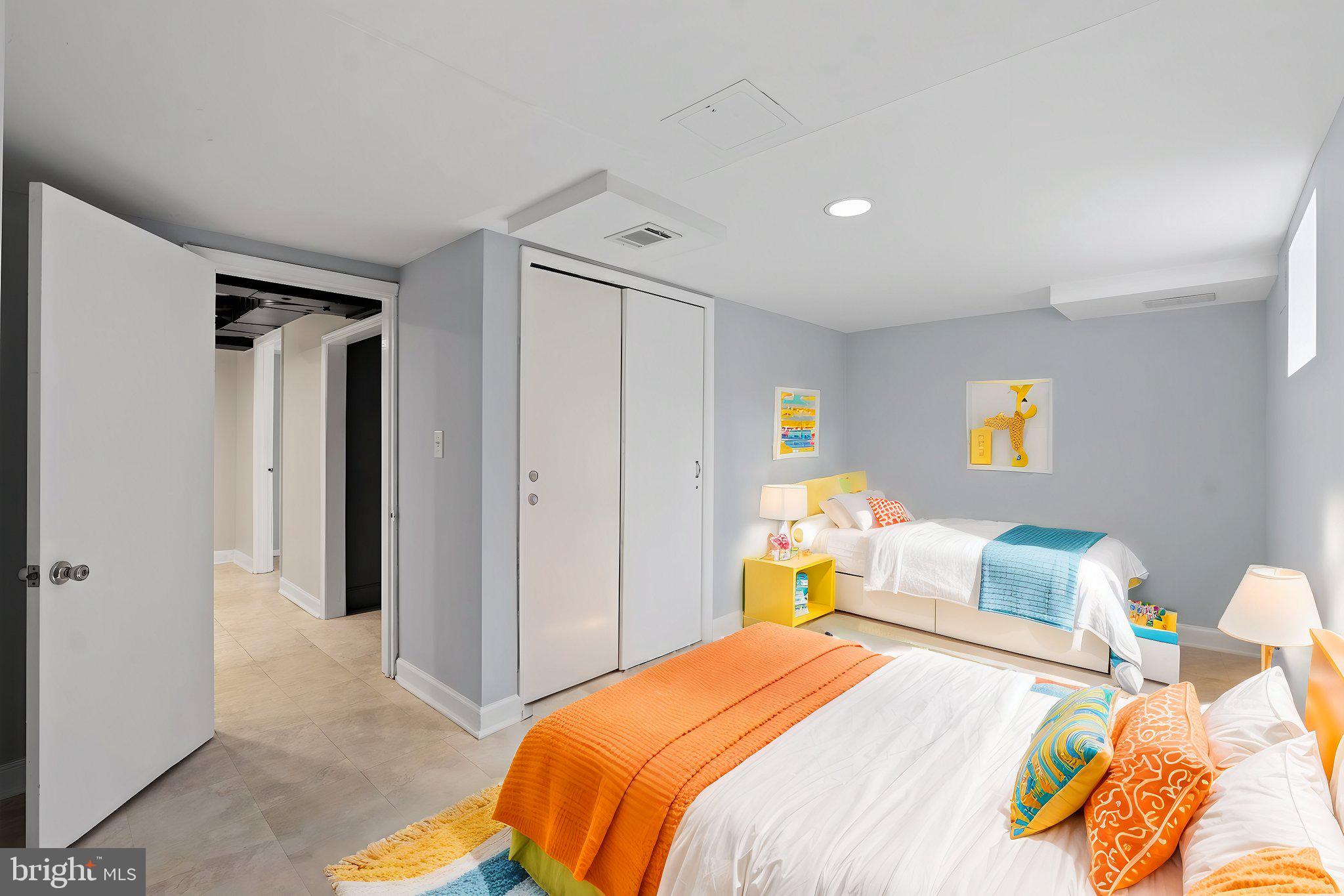 WHEATON  HILLS - Residential