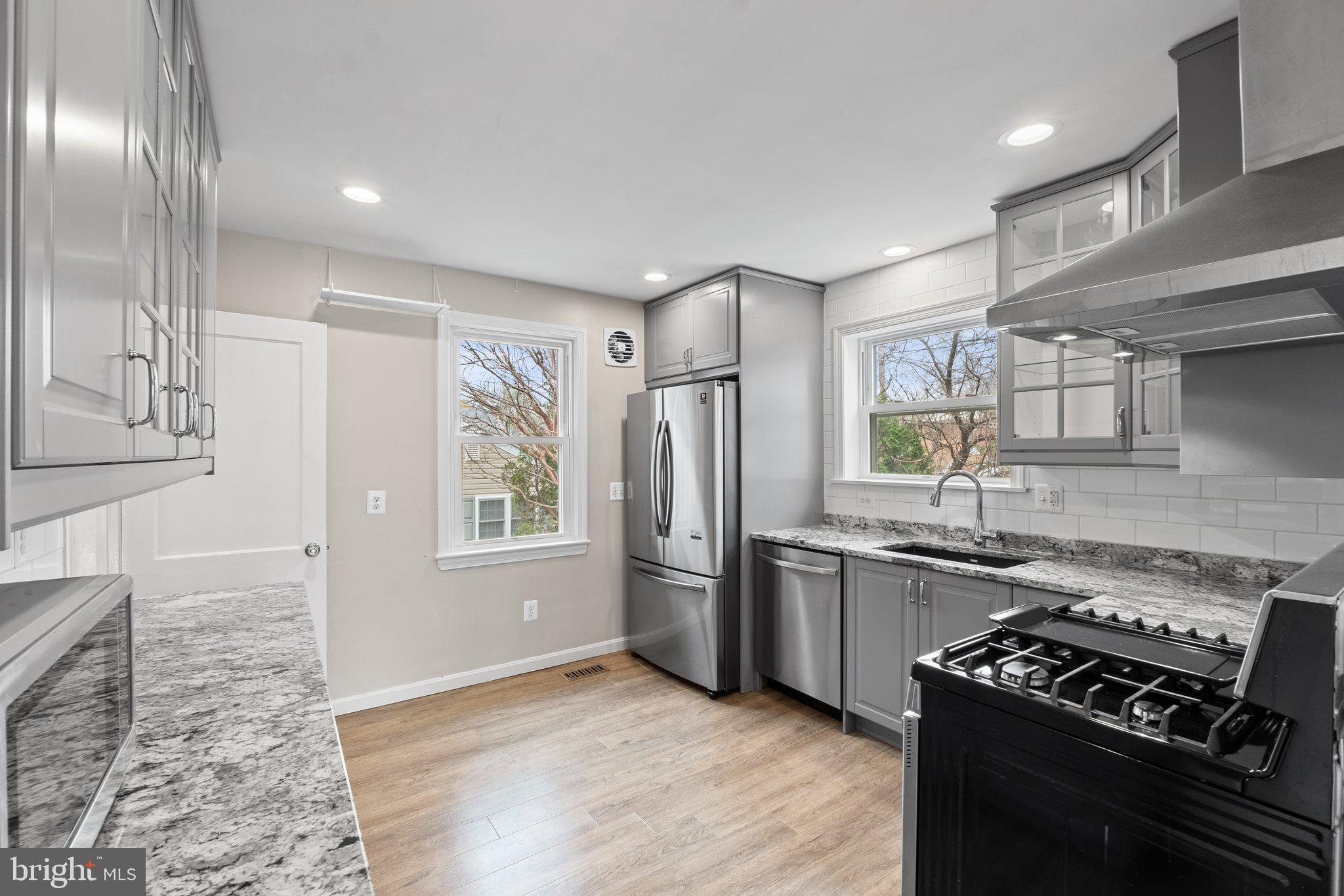 WHEATON  HILLS - Residential