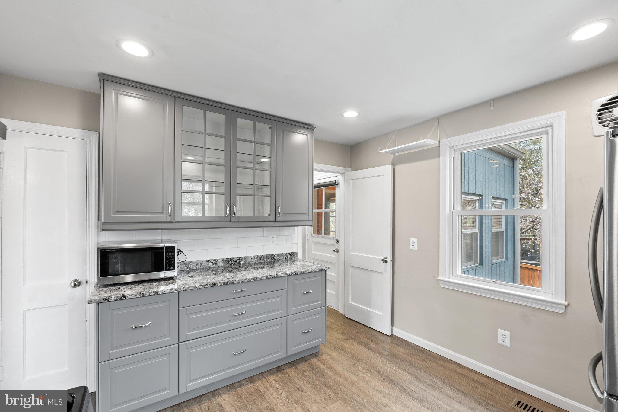 WHEATON  HILLS - Residential