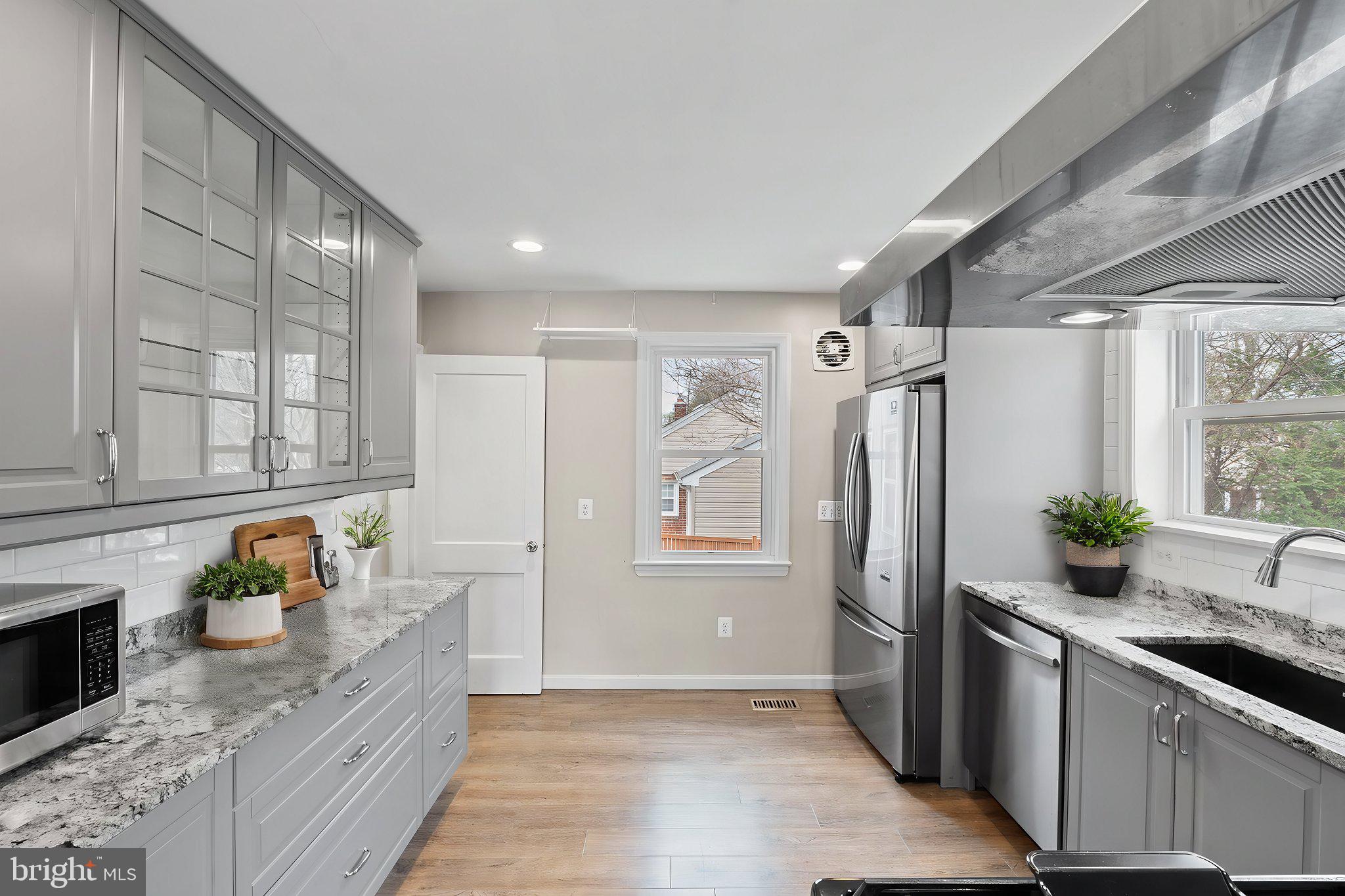 WHEATON  HILLS - Residential