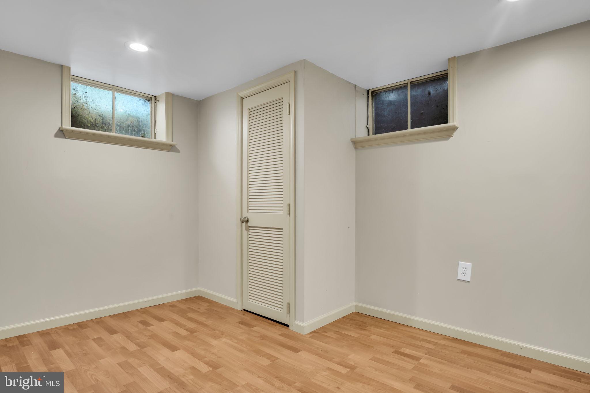 DEVON MANOR - Residential