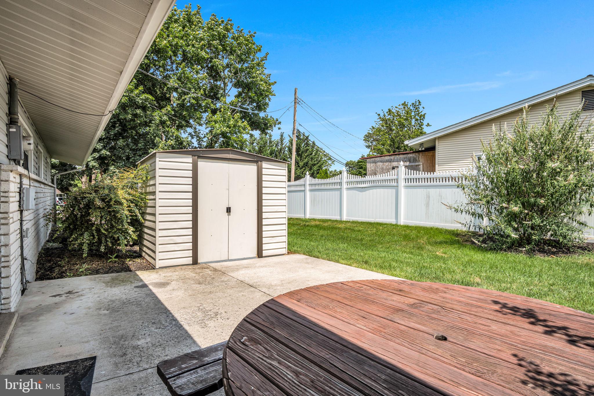 DEVON MANOR - Residential